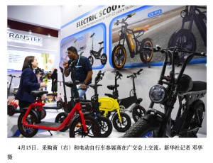 Buyer and e-bike exhibitor